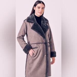 Woman’s Commense Gray Teddy Jacket with Faux Fur Trim Size Small